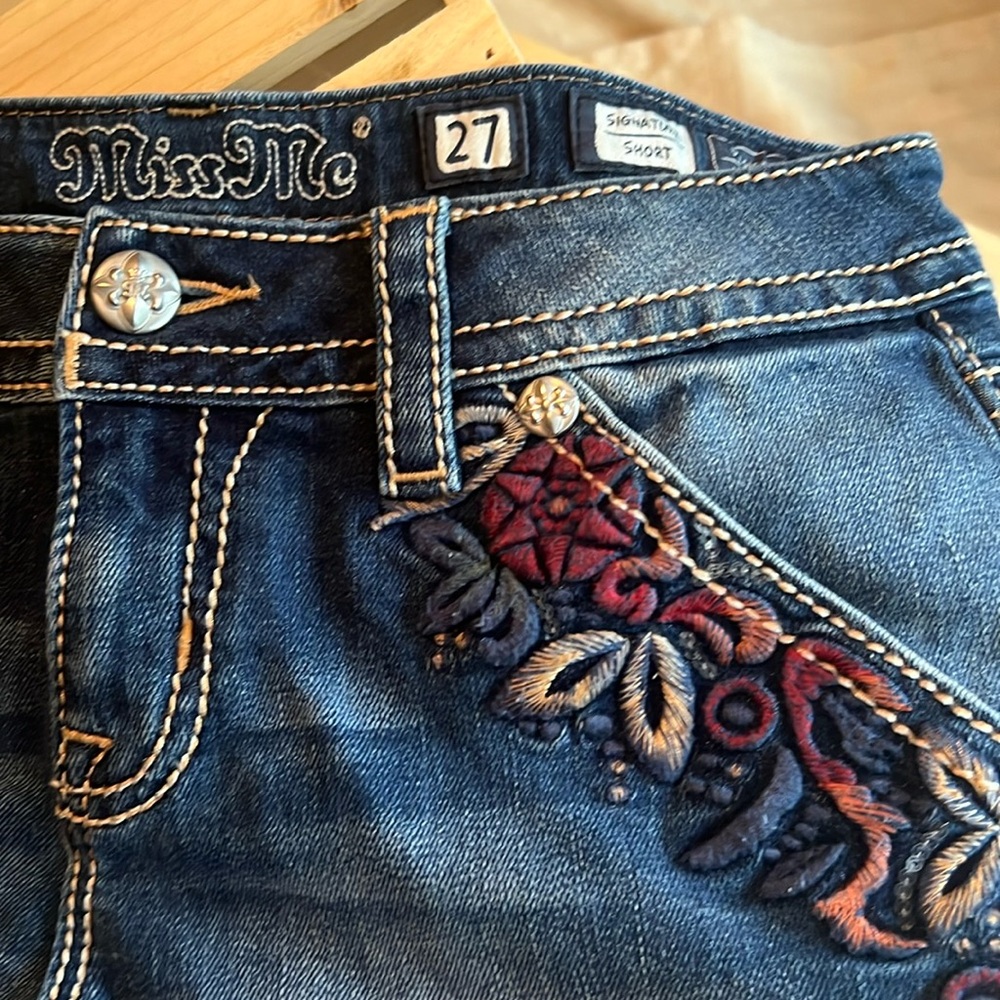 Miss Me Demin Shorts 27 super cute embroidery